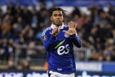 Andrey Santos of Strasbourg celebrates a goal.