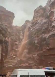 Flash flood in Petra, Jordan, forcing tourist evacuation.