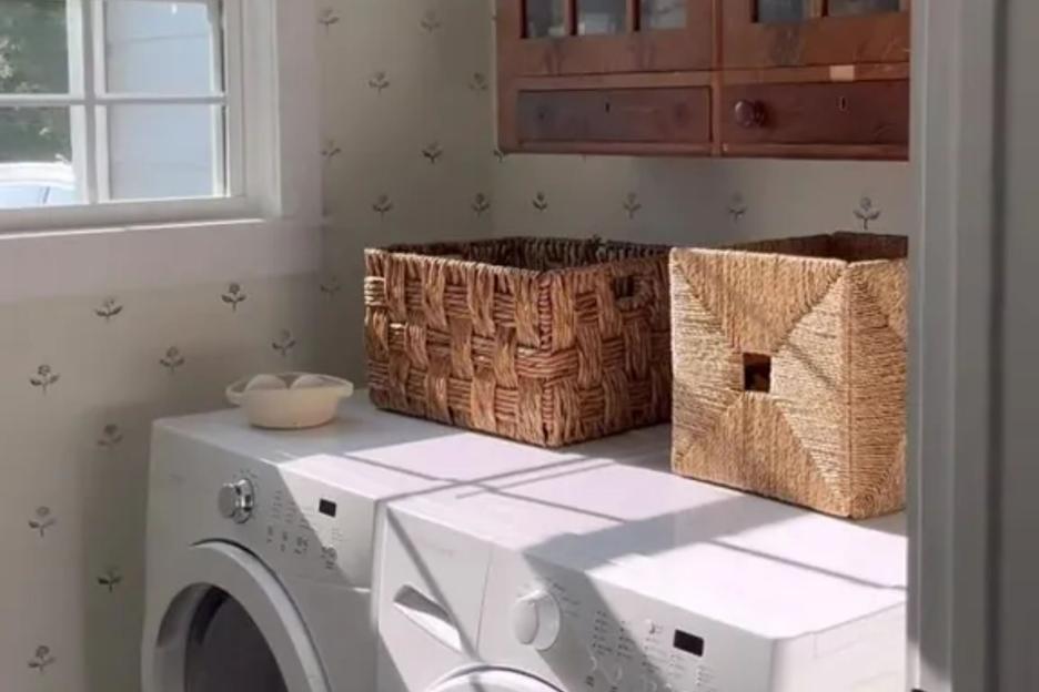 I created my own luxury wallpaper in one afternoon for just £3, you need virtually no equipment & it works in any room 