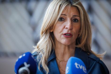 Spain’s deputy PM attacked by man ‘with two knives’ in horror broad daylight attack as cops taser and arrest suspect