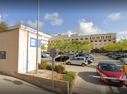 Hospital Can Misses parking lot.