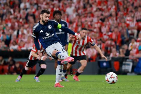 Bruno Fernandes of Manchester United scoring a penalty kick.