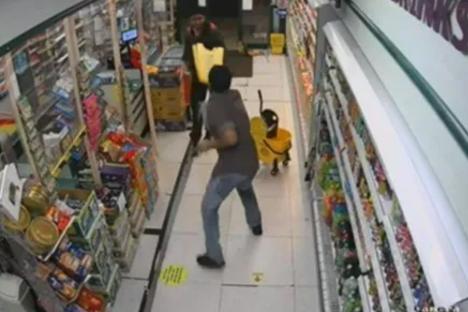Moment hero shop worker fights off knife-wielding attacker with MOP after thug ambushed him as he cleaned floors