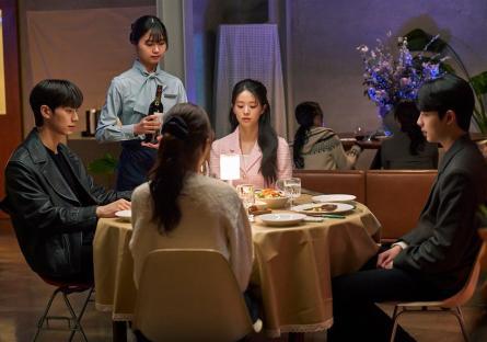 Roh Jeong Eui And Cho Jun Young Awkwardly Share A Table With Lee Chae Min And His Ex In &#8220;Crushology 101&#8221; 3