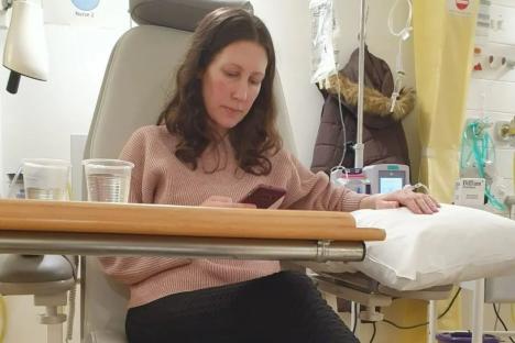 Mum diagnosed with ‘incurable’ cancer after blaming only symptom on ‘being vegetarian’