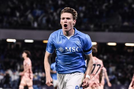NAPLES, ITALY - APRIL 27: Scott McTominay of SSC Napoli celebrates after scoring a goal to make it 1-0 during the Serie A match between Napoli and Torino at Stadio Diego Armando Maradona on April 27, 2025 in Naples, Italy. (Photo by Ivan Romano/Getty Images)