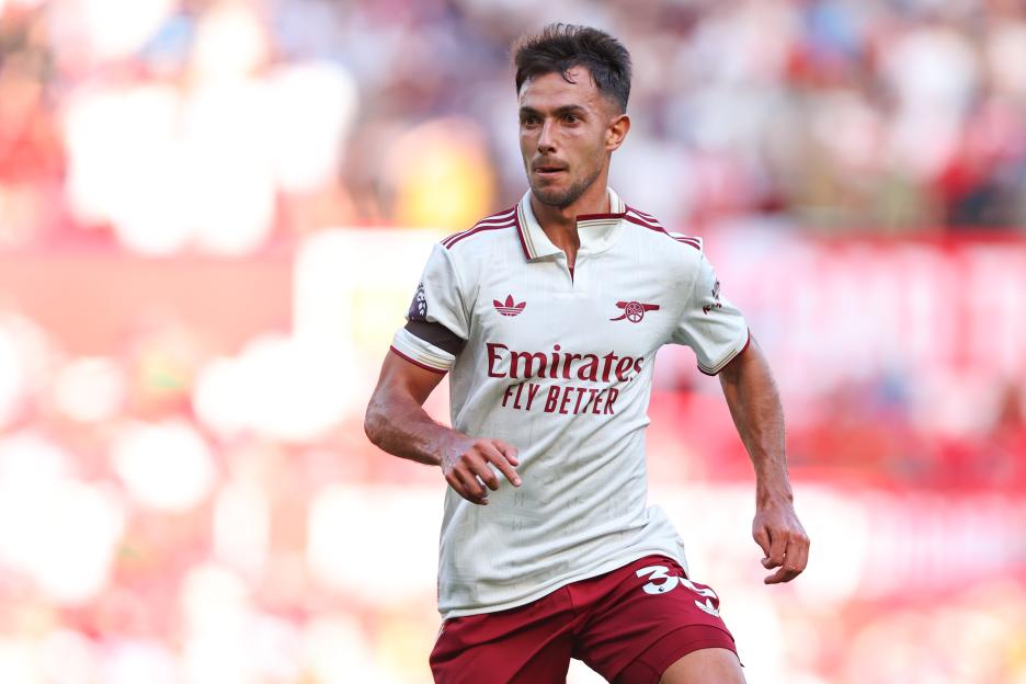 Martín Zubimendi of Arsenal playing in a Premier League match.
