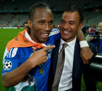 Didier Drogba and Ruud Gullit celebrating a Chelsea victory.