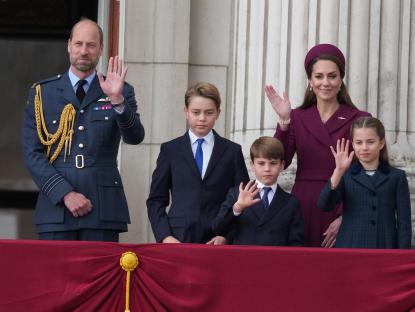 The Royal Family on the Buckingham Palace balcony waving.