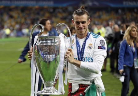 Gareth Bale holding the Champions League trophy.