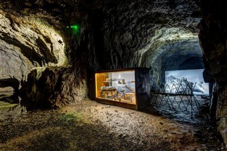 Underground museum display of military artifacts in Osówka.