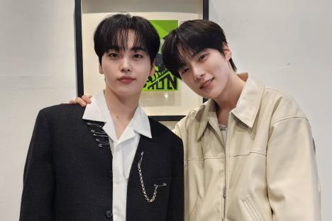 MONSTA X’s Minhyuk And CRAVITY’s Hyeongjun Announced As New MCs Of “Weekly Idol”