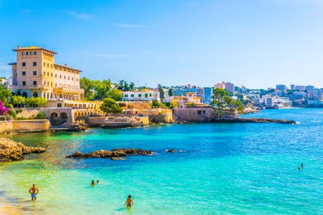 Major blow to Brit holidaymakers as bars run out of popular drink in Majorca