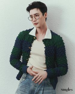 Lee Jong Suk Talks About His Upcoming Dramas With Mun Ka Young And Shin Min Ah 4