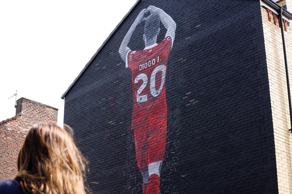 Mural of Diogo Jota in a Liverpool football shirt.