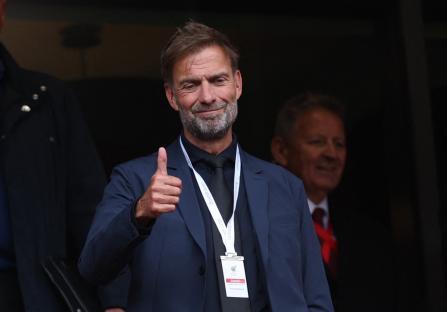 Jurgen Klopp giving a thumbs up.