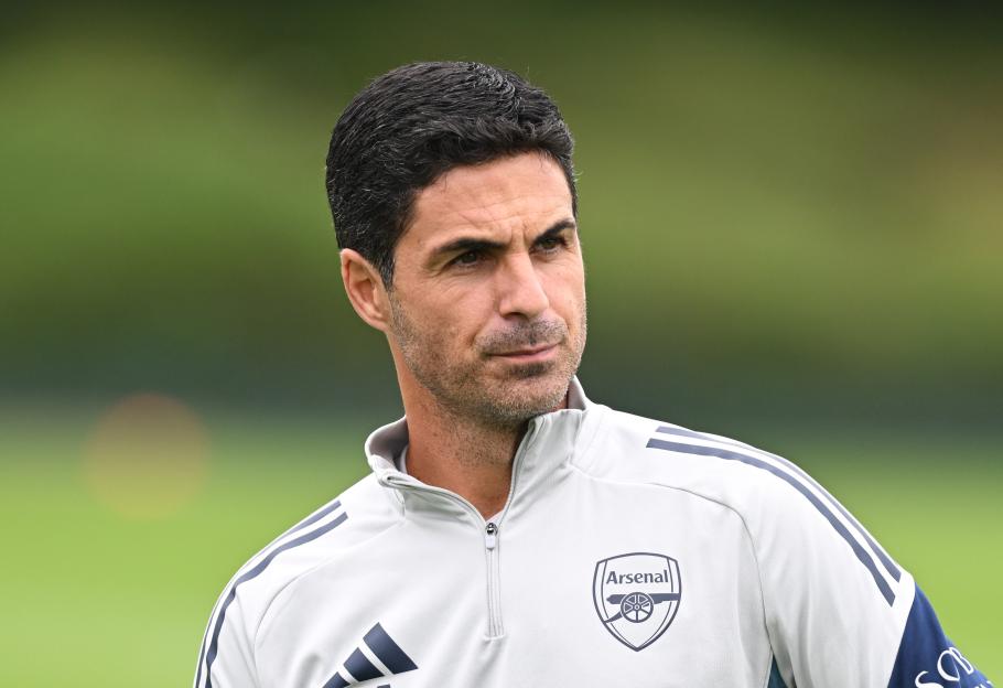 Mikel Arteta, Arsenal manager, at a training session.