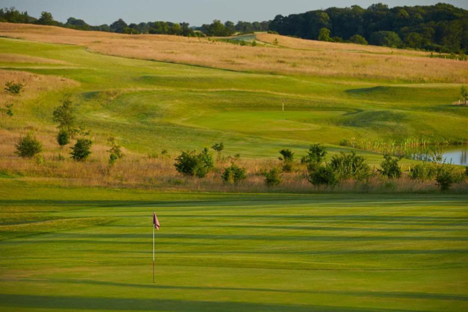 Luton Hoo Hotel golf course, https://www.booking.com/hotel/gb/luton-hoo-golf-and-spa.en-gb.html