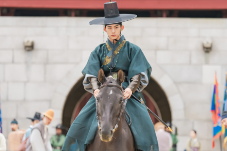 2PM’s Taecyeon Transforms Into The Ultimate Male Lead Of A Romance Novel In New Drama “The First Night With The Duke”