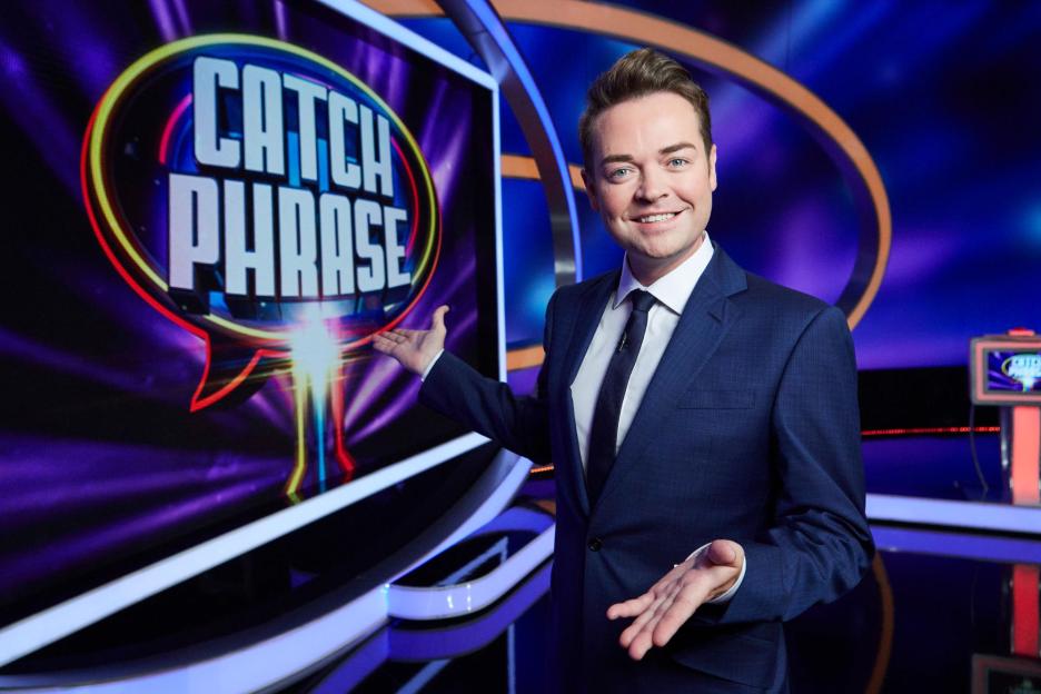 Watch the moment star misses out on £25k prize on Celebrity Catchphrase – but could you solve the riddle in time?