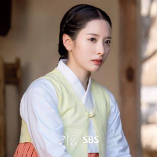 Kim Ji Yeon Shoots A Furious Look At Yook Sungjae And Shin Seul Ki In “The Haunted Palace” 5