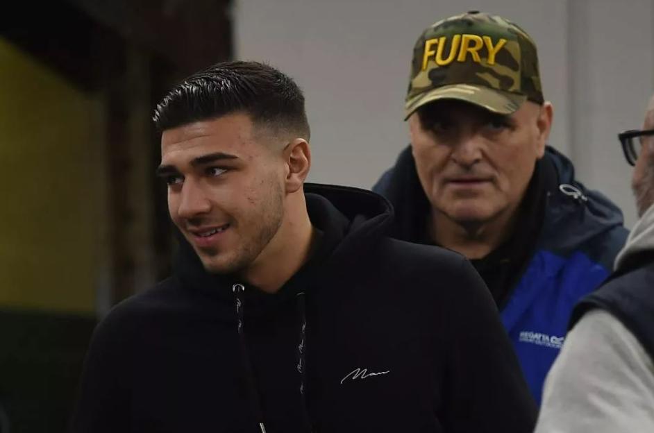 Tommy Fury and his father.