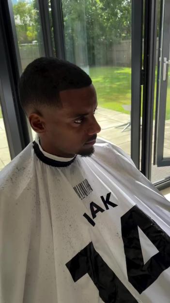 Alexander Isak in a barber cape.