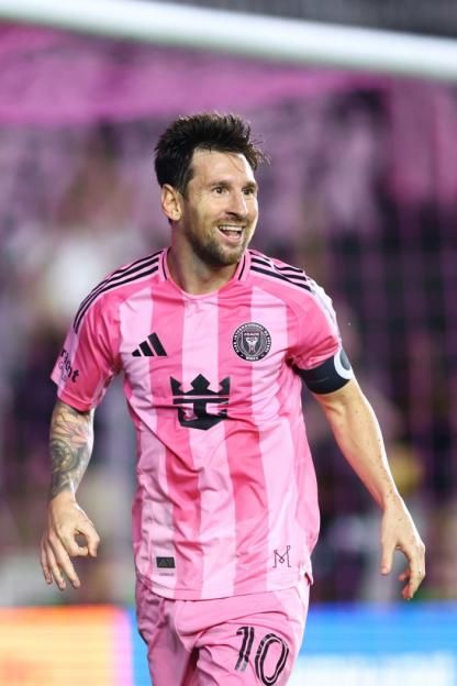FORT LAUDERDALE, FLORIDA - SEPTEMBER 16: Lionel Messi #10 of Inter Miami CF celebrates after scoring the team's second goal during the MLS match between Inter Miami CF and Seattle Sounders FC at Chase Stadium on September 16, 2025 in Fort Lauderdale, Florida. (Photo by Megan Briggs/Getty Images)