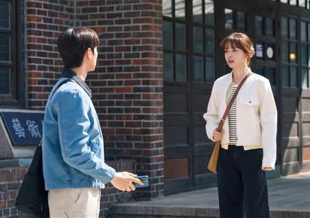Roh Jeong Eui Rushes To Lee Chae Min's Rescue In “Crushology 101” Finale 4