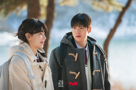 Sooyoung And Gong Myoung Are Former Drinking Buddies Who Drifted Apart In New Drama &#8220;Second Shot At Love&#8221; 5