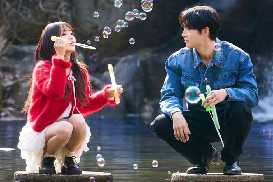 Farewell Looms For Cho Yi Hyun And Choo Young Woo In “Head Over Heels”