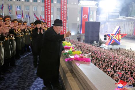 Kim Jong Un greeting a crowd at a military parade.