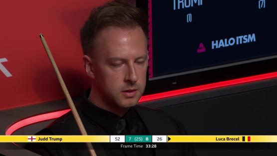 Judd Trump playing snooker.