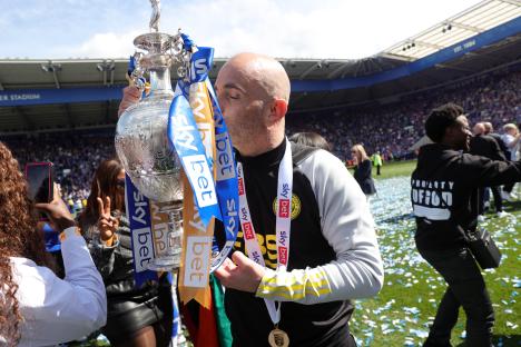 Leicester City manager Enzo Maresca kissing the Sky Bet Championship trophy.