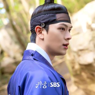 Yook Sungjae And Kim Ji Yeon Face Ominous Force During Summoning Ritual In “The Haunted Palace” 3