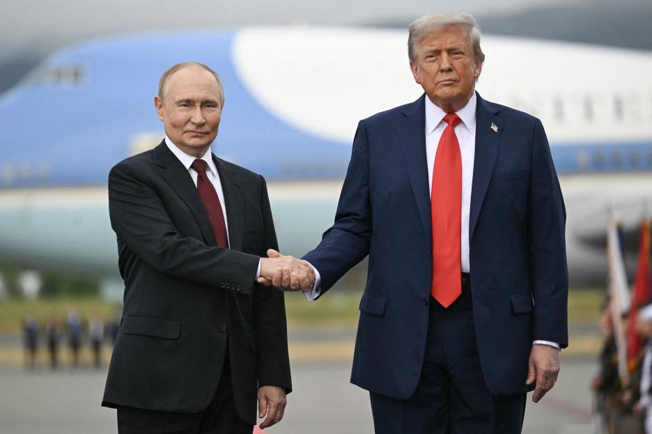 Putin and Trump shaking hands.