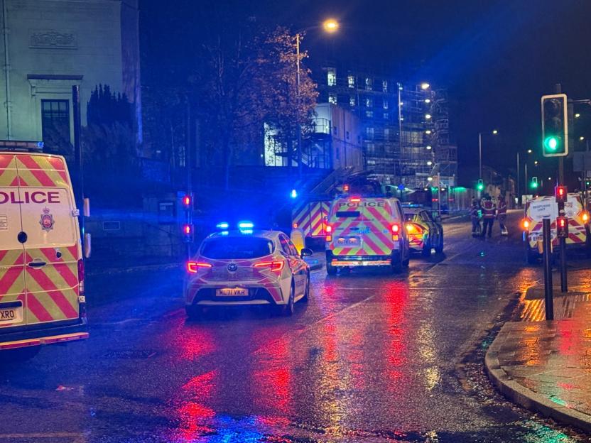Police called as Stockport train station is evacuated and bomb disposal on scene