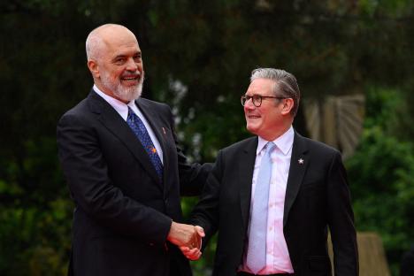 Edi Rama and Keir Starmer shaking hands.