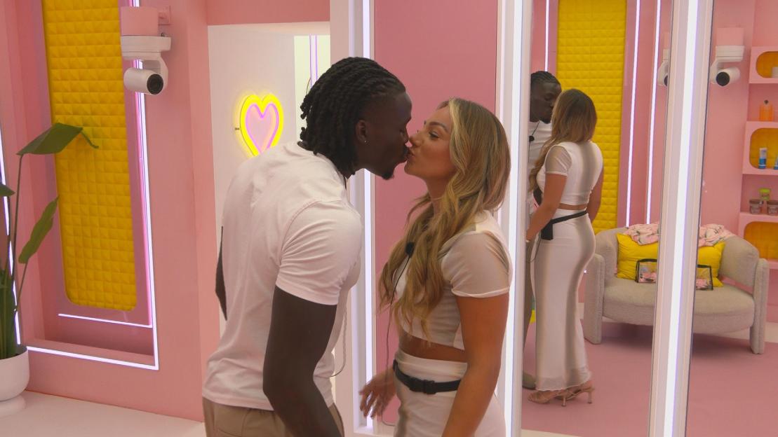 Shakira and Conor kissing in Love Island.