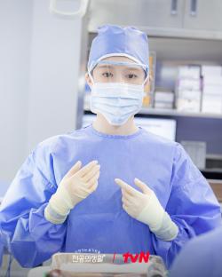 Go Youn Jung Comes Into Her Own During Residency Life In “Resident Playbook” 5