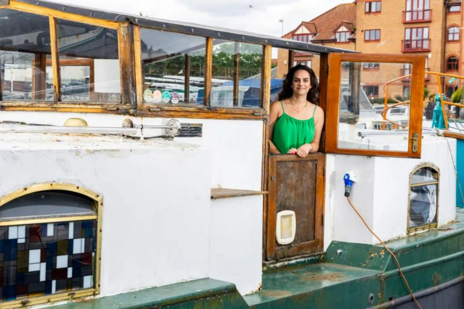 I’m saving £1.5k a month by living on 48ft house boat – winter is hard but it’s great in summer, there is a job I dread