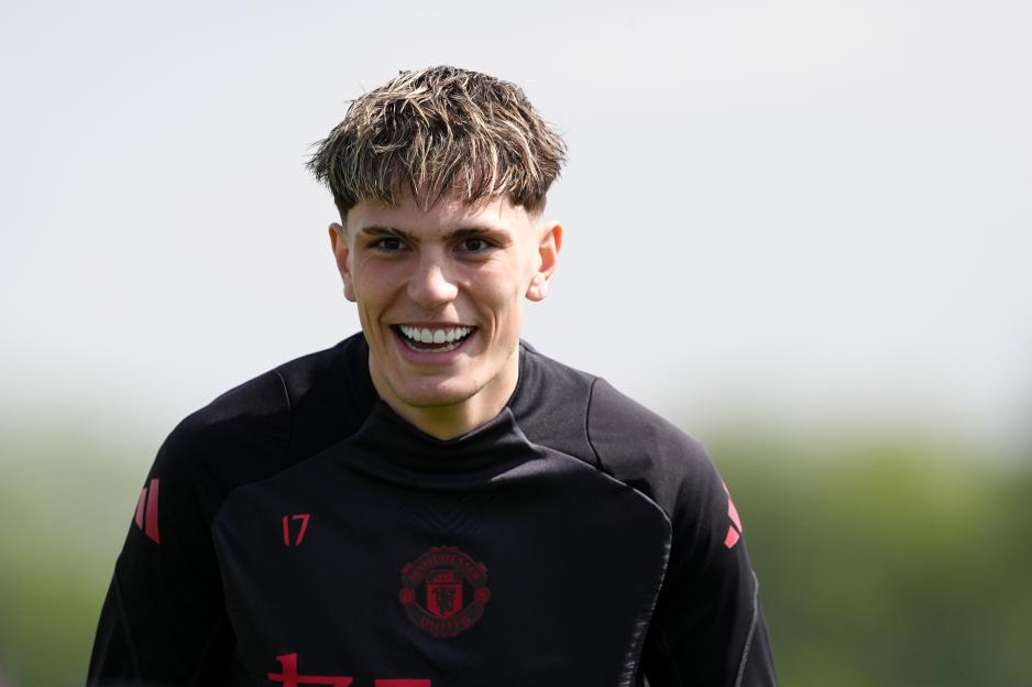 Photo of Alejandro Garnacho in a Manchester United training top.