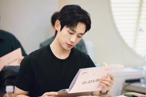 Jung Hae In And Ha Young Confirmed For New Rom-Com Drama “Lovestuck” 5