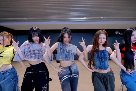 Watch: MEOVV Puts Their “HANDS UP” In New Dance Practice Videos
