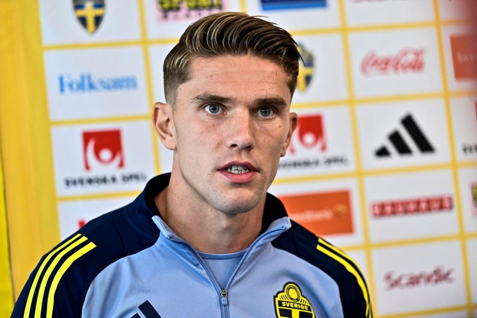 Viktor Gyokeres at a press conference.