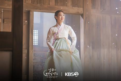 Kwon Han Sol Is A Romance Novel's Original Lead Who Gets Sidelined In “The First Night With The Duke”; 5