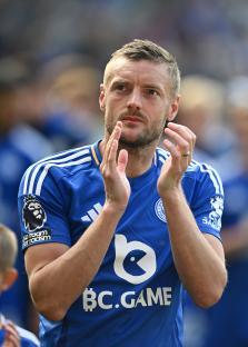Jamie Vardy of Leicester City applauding fans.