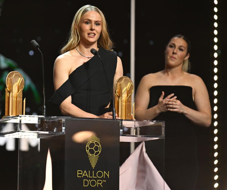 Hannah Hampton of England and Chelsea accepts the Women's Yashin Trophy at the Ballon D'Or Ceremony.