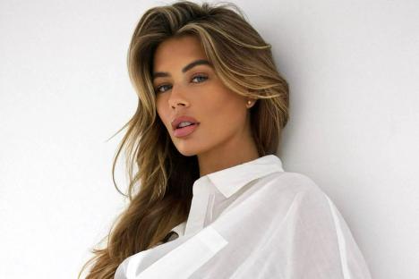 Pregnant Arabella Chi shows off her bare baby bump in lingerie snap