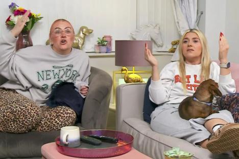 Gogglebox stars rage as scammers attack vulnerable 80 year old woman in care home and brand them ‘SCUMBAGS’